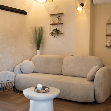Stylish Two-room With A Sea View Апартаменти