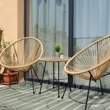 Апартамент Stylish Two-room With A Sea View
